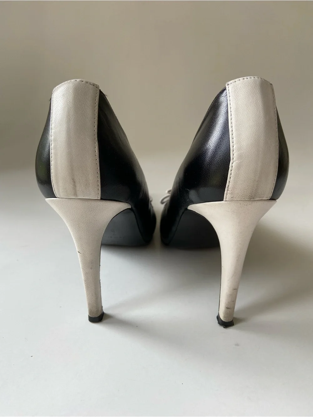 Vintage David Black and White Leather Pointed-Toe Pumps
